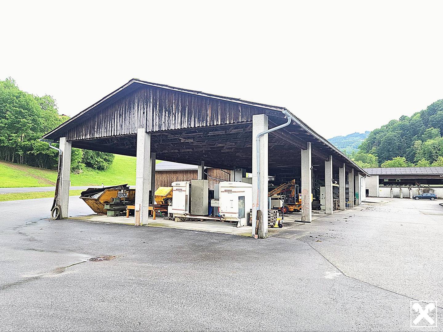 Großzügige Logistikfreifläche mit Halle Wohnung