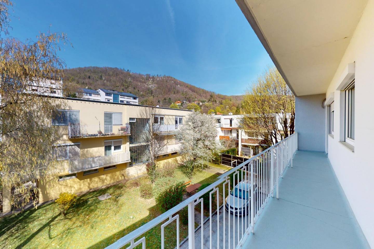 Arrive. Breathe. Feel at home. – 2-room apartment with balcony, view of greenery and garage