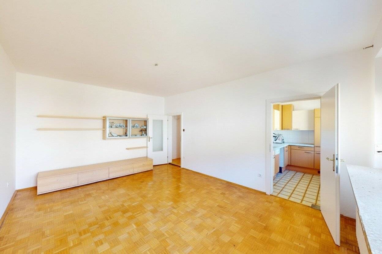 Arrive. Breathe. Feel at home. – 2-room apartment with balcony, view of greenery and garage