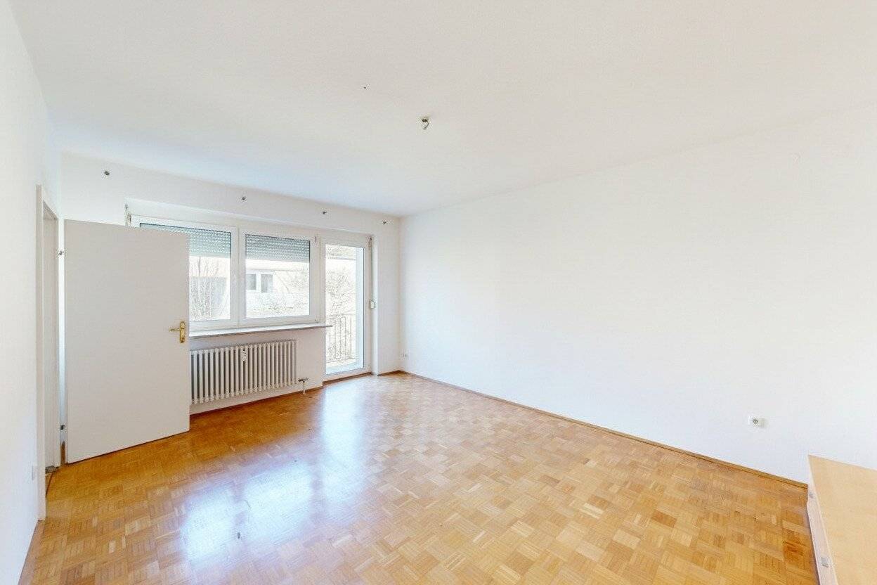 Arrive. Breathe. Feel at home. – 2-room apartment with balcony, view of greenery and garage