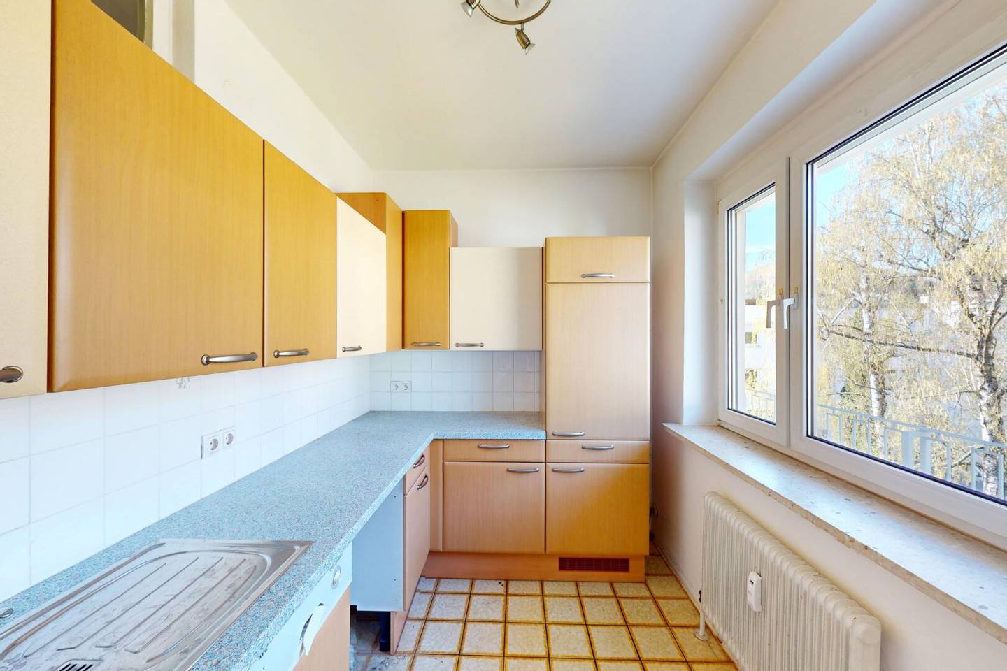 Arrive. Breathe. Feel at home. – 2-room apartment with balcony, view of greenery and garage
