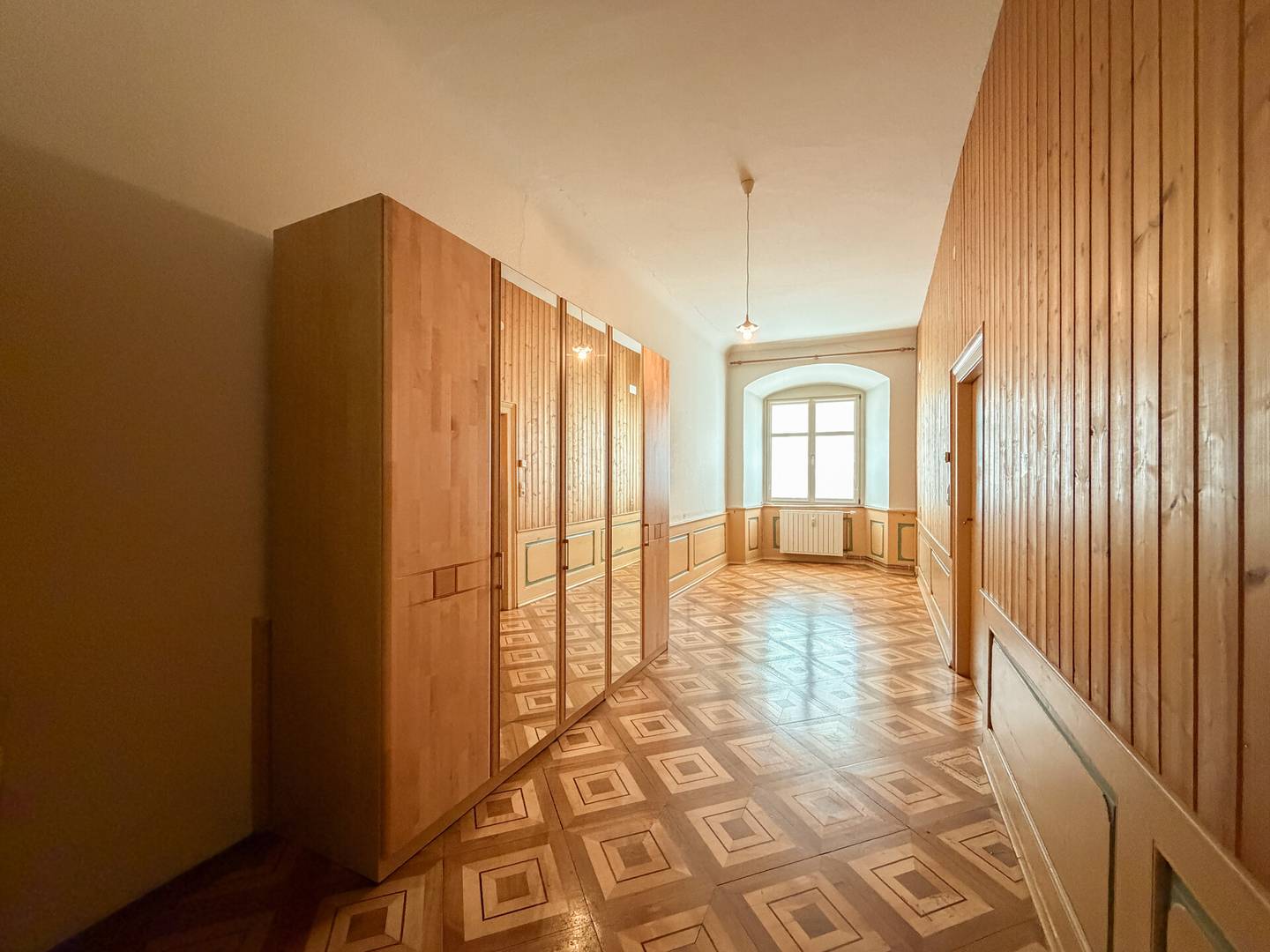 Old building apartment with historic character in central location