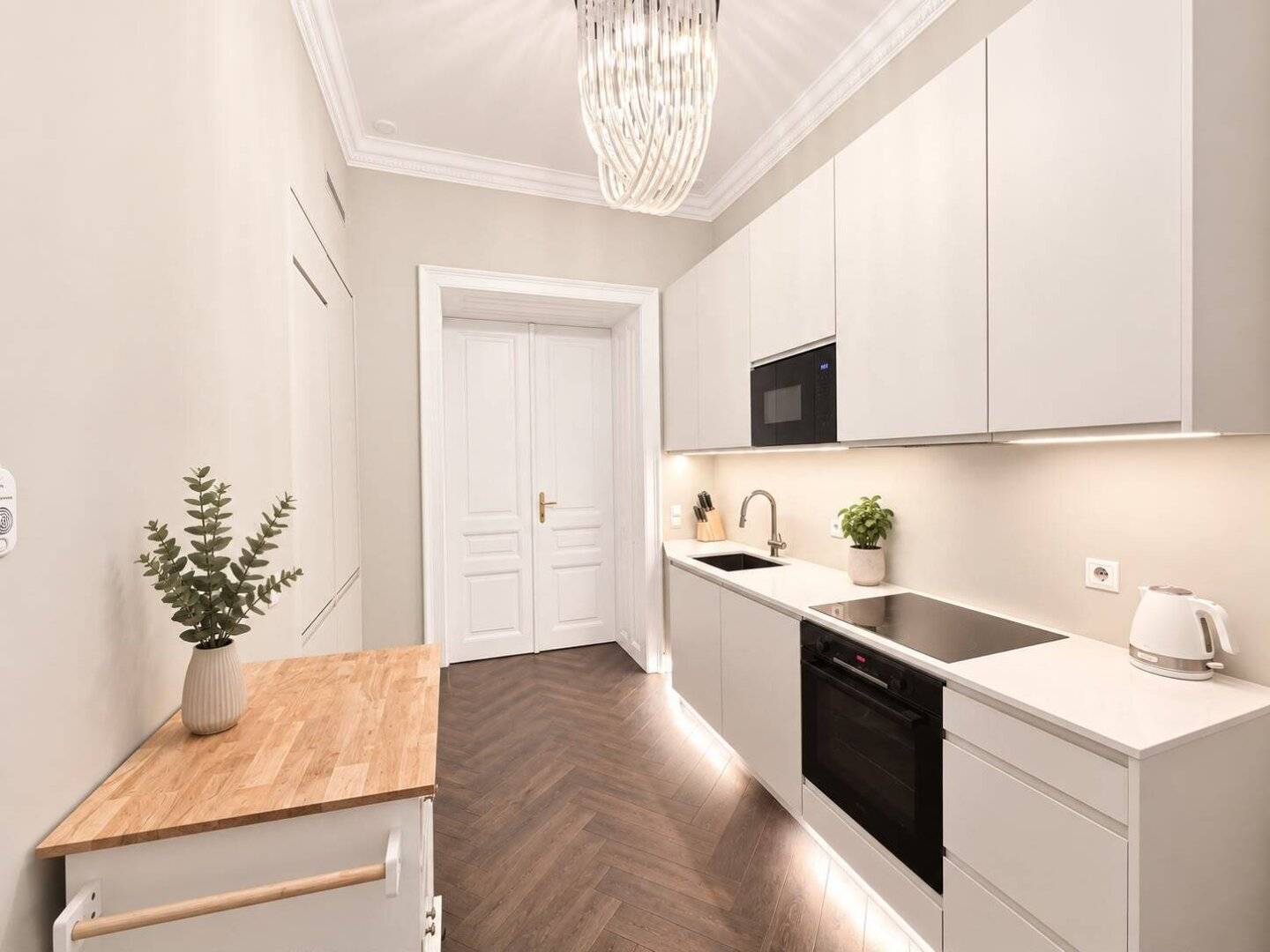Viennese historic building architecture and modern, high-quality fittings