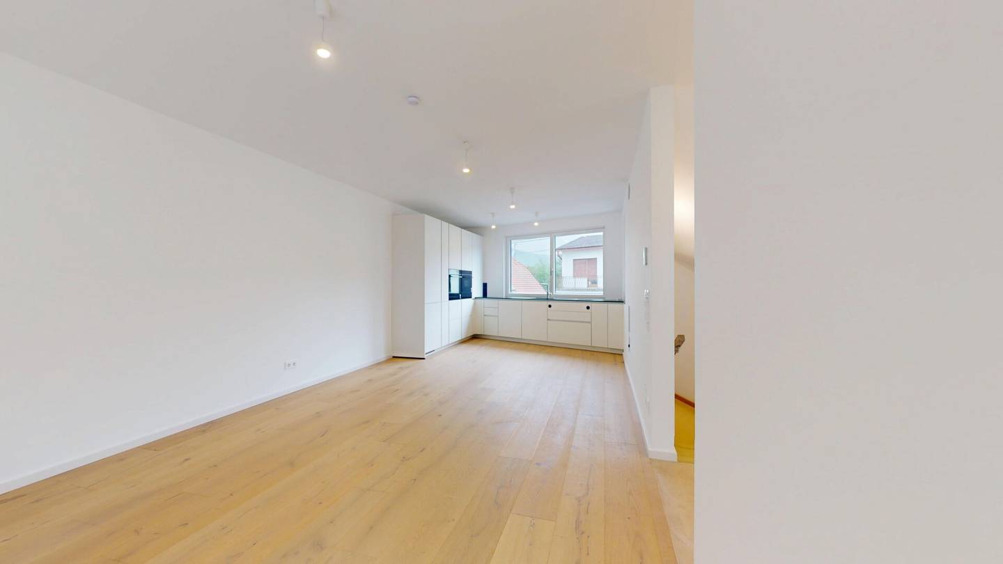 Ulmenstraße 24 – Green family happiness on three levels: First occupancy for rent with garden and mountain view
