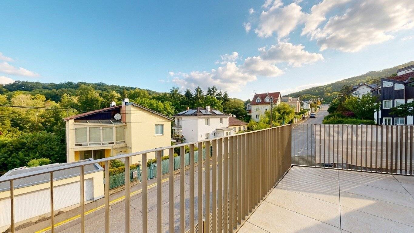 Ulmenstraße 24 – Green family happiness on three levels: First occupancy for rent with garden and mountain view