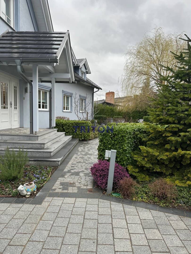 Estate with panoramic view in Guntramsdorf