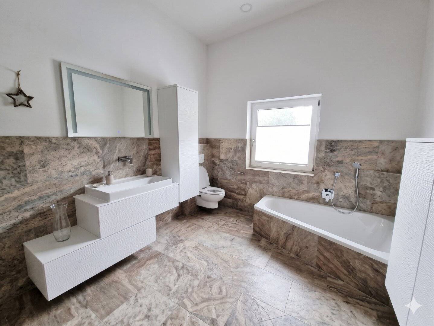 Commercial apartment with many possibilities