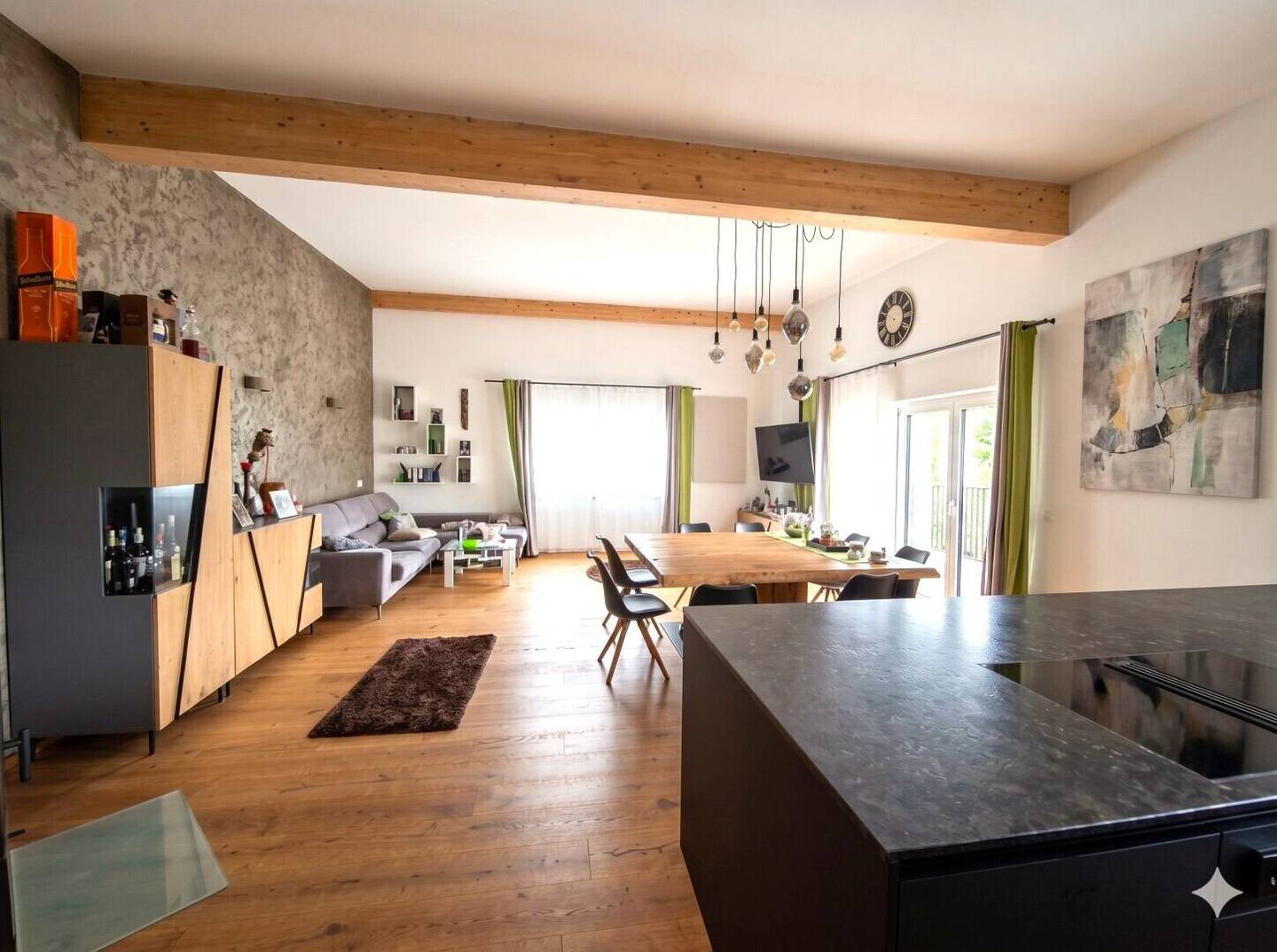 Commercial apartment with many possibilities