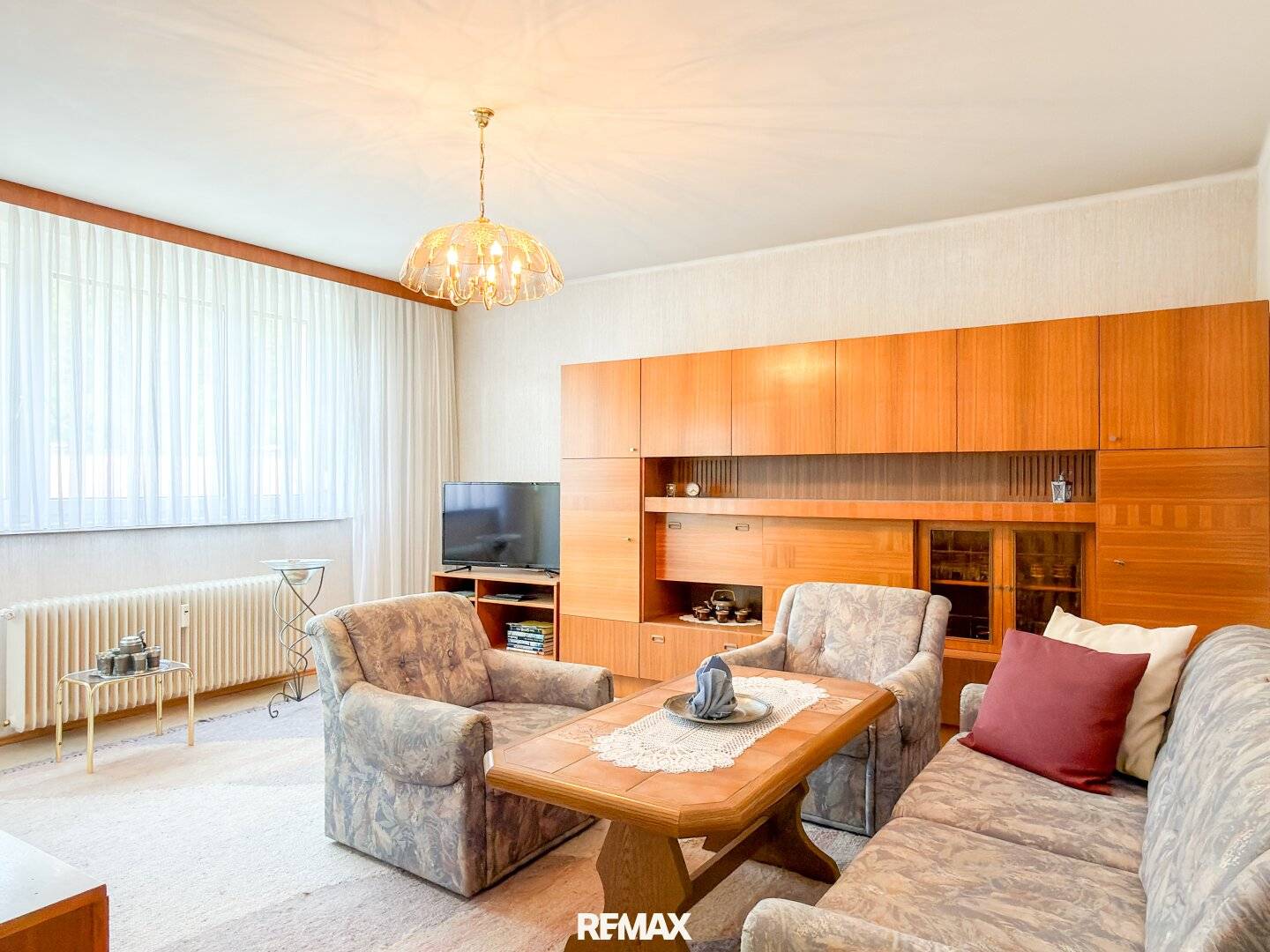 3-Zimmer-Wohnung mit verglaster Loggia, Lift, Parkplatz &amp; Keller