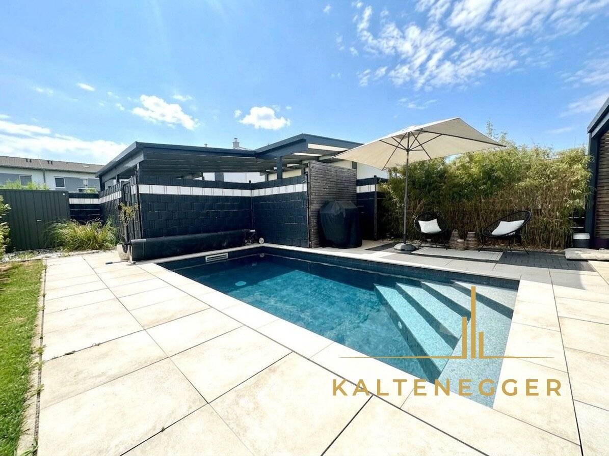 Modernes Familienidyll mit Pool und stilvollem Ambiente