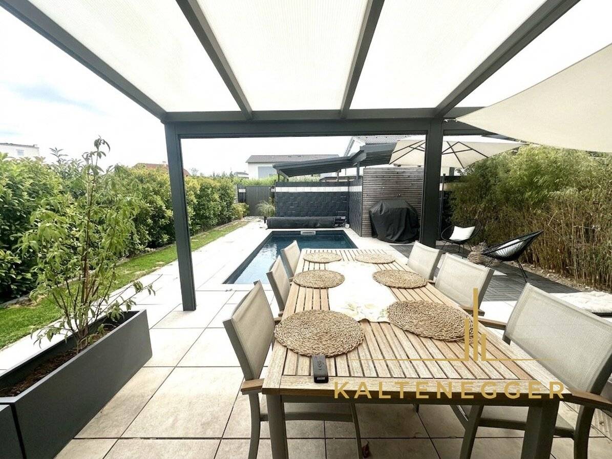 Modernes Familienidyll mit Pool und stilvollem Ambiente