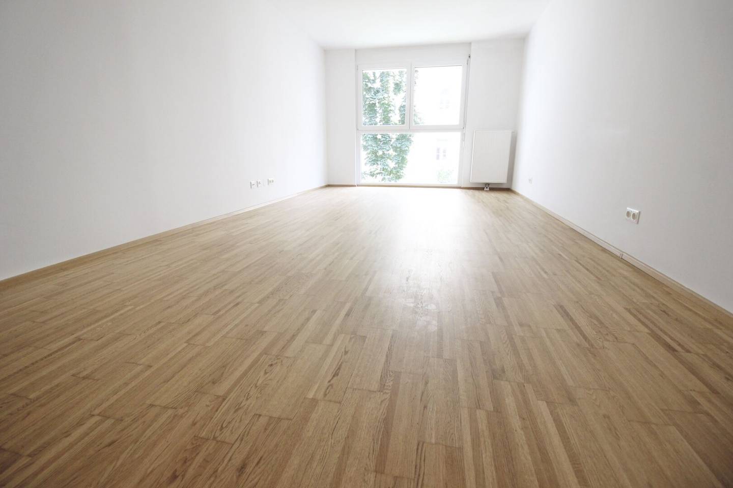 Attractive rental apartment with balcony in sought-after residential location