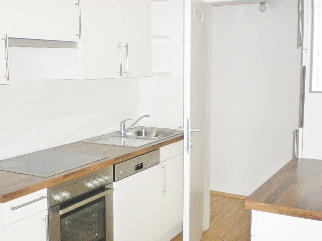 Attractive rental apartment with balcony in sought-after residential location