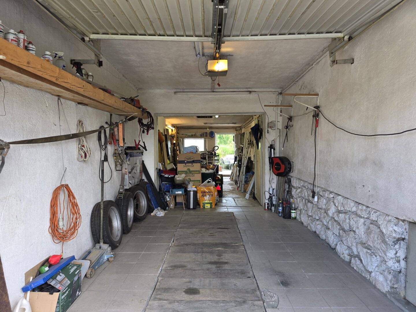 Renovierungsbedürftiges EIN- oder ZWEIFAMILIENHAUS in RUHELAGE mit 3 Garagenplätzen