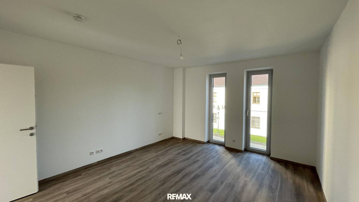 First occupancy after renovation, spacious rental apartment in the center
