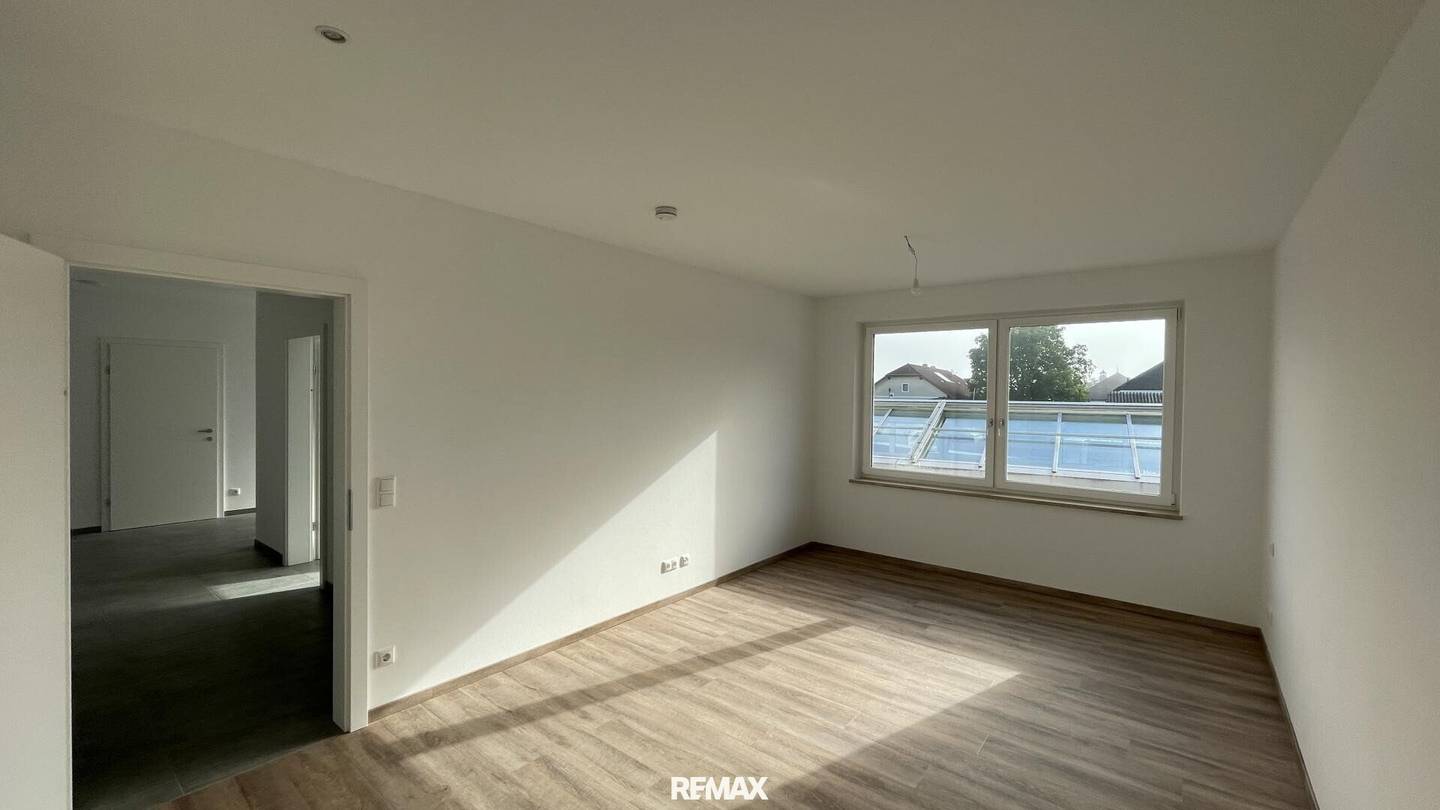 First occupancy after renovation, spacious rental apartment in the center