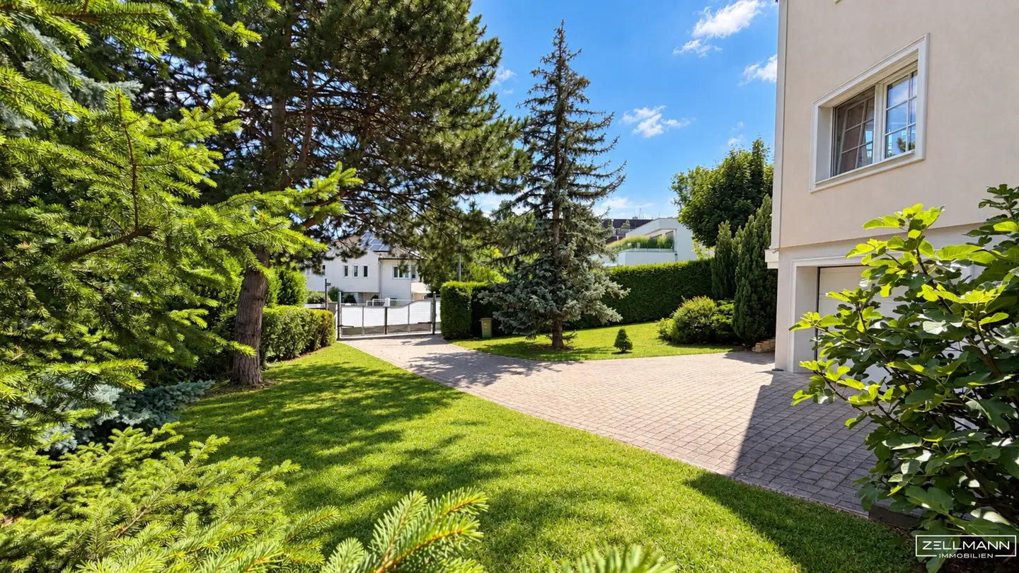 TOP LOCATION IN MAUER | Representative, high-quality equipped villa with lift and approx. 342 m² total usable area on a spacious plot | ZELLMANN IMMOBILIEN
