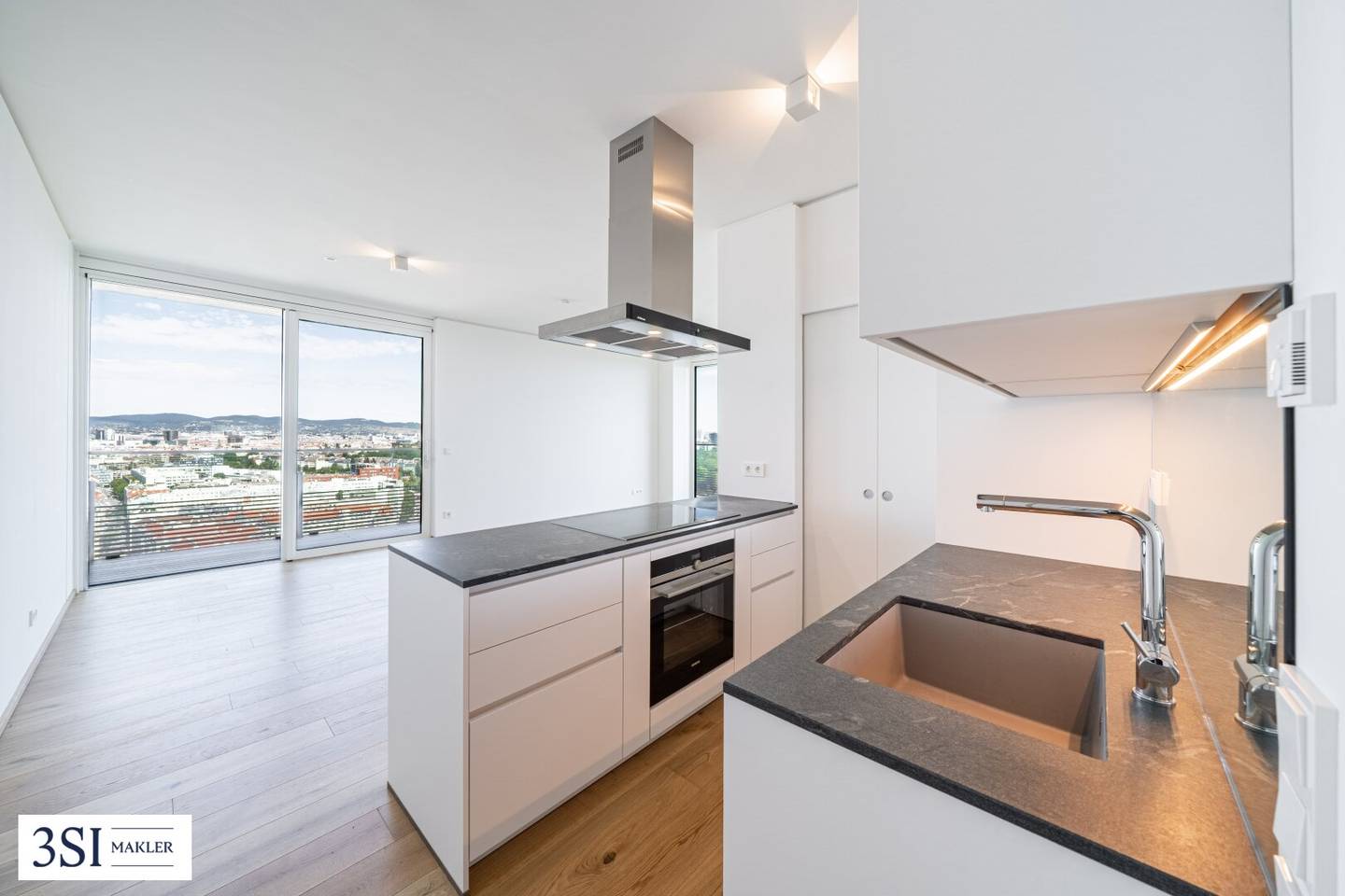 Exklusive Wohnung im TRIIIPLE Tower mit atemberaubendem Ausblick, Rooftop-Pool &amp; Concierge Service