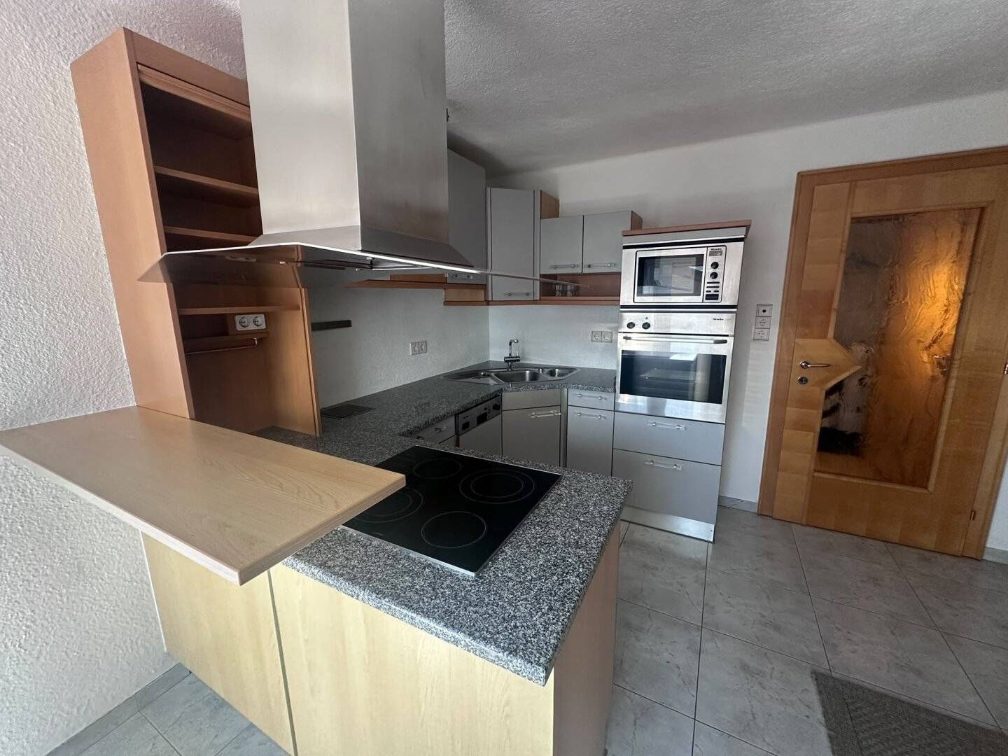 Absam: Charming 3.5-room attic apartment with wellness bathroom, south balcony &amp; garage