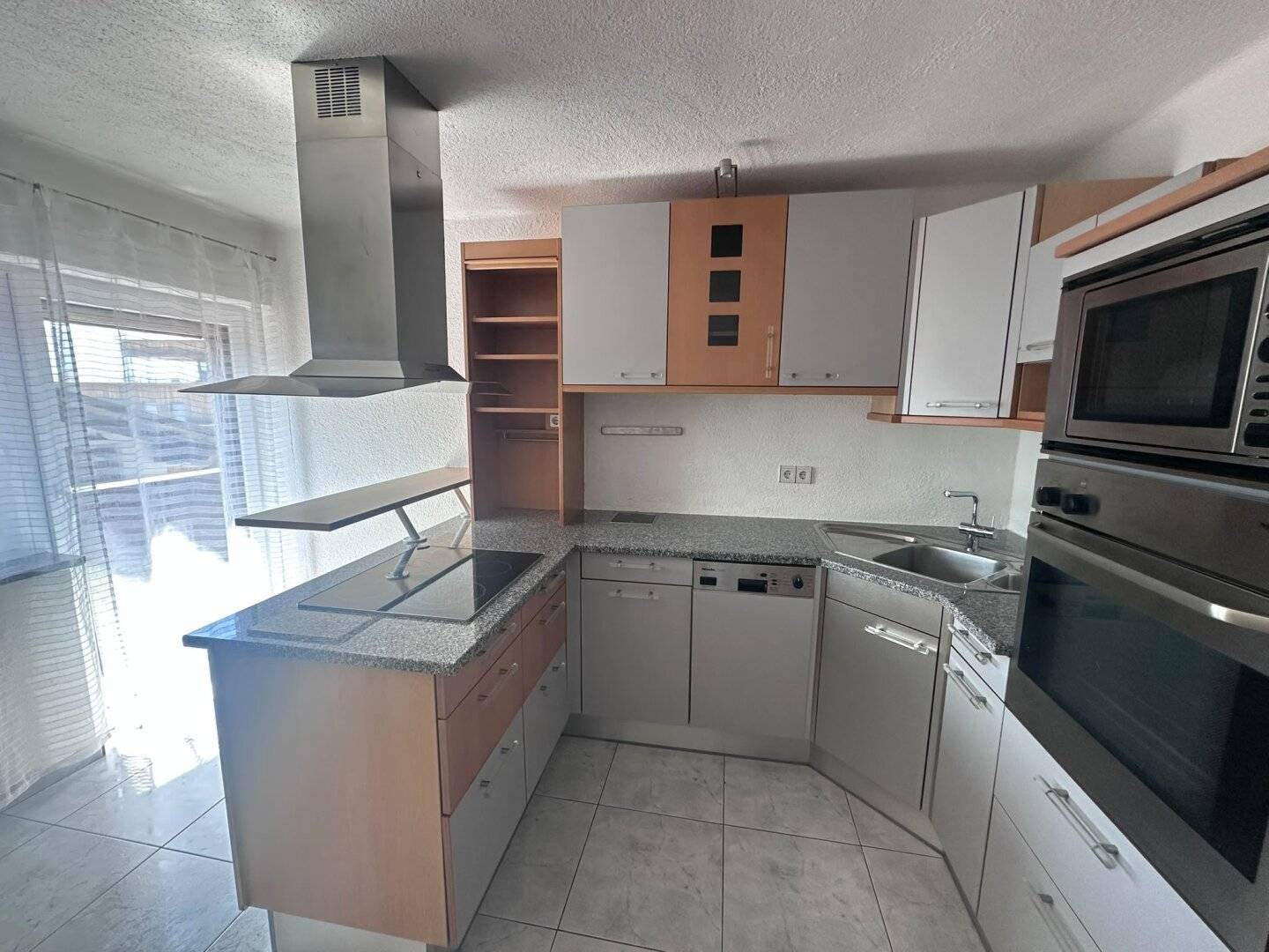 Absam: Charming 3.5-room attic apartment with wellness bathroom, south balcony &amp; garage