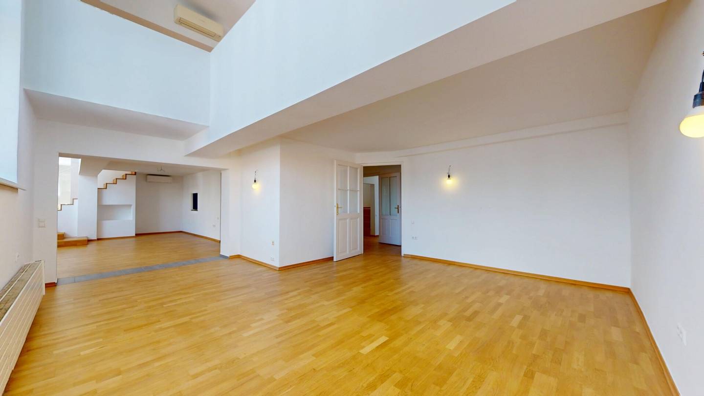 Commission-free - Representative Attic Space at Votivpark: Loft Office / Practice on 2 Levels with Terraces