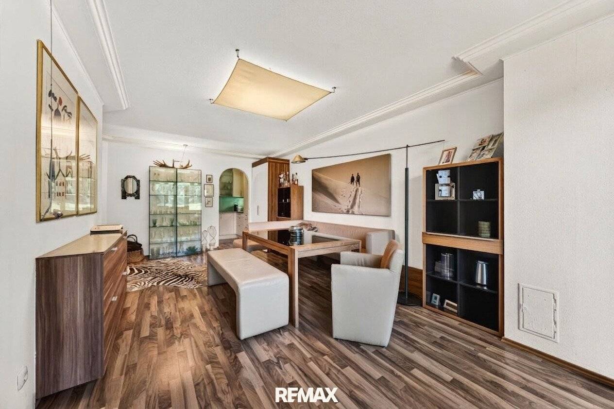 Stilvoll renovierte 2-Zimmerwohnung mit Tiefgaragenstellplatz – zentrumsnah in Kitzbühel
