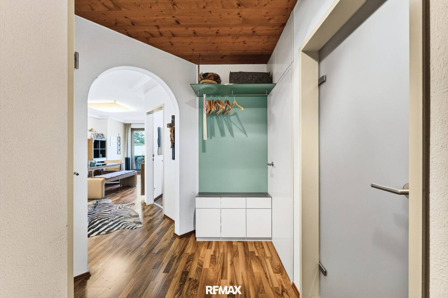 Stilvoll renovierte 2-Zimmerwohnung mit Tiefgaragenstellplatz – zentrumsnah in Kitzbühel