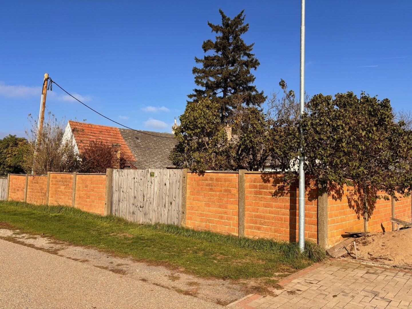 Baugenehmigtes Bauträger-Grundstück nahe A5 | 12 Wohnungen in 3 Häusern | Aufgeschlossen | 30 Minuten zur Stadtgrenze Wien