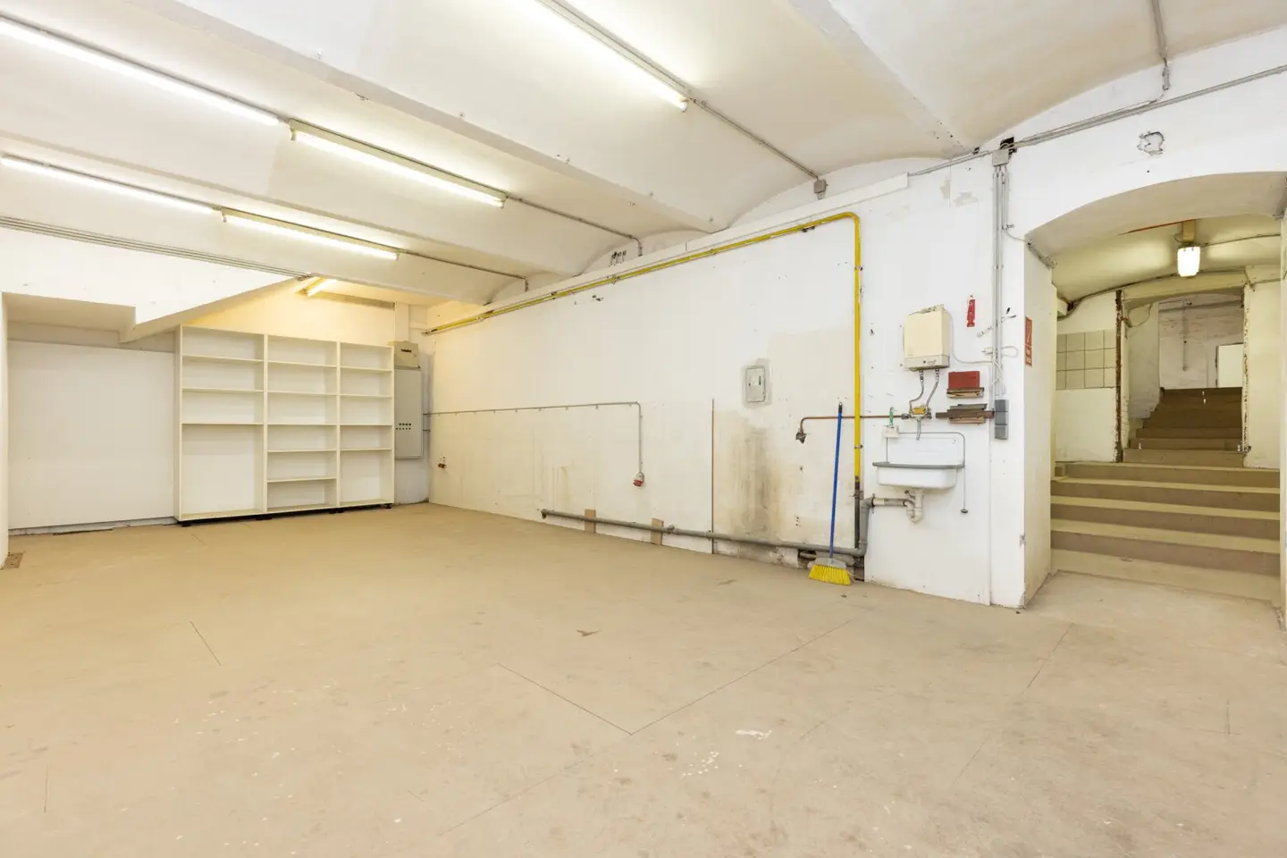 Historic townhouse with exclusive residential and commercial concept - sole ownership