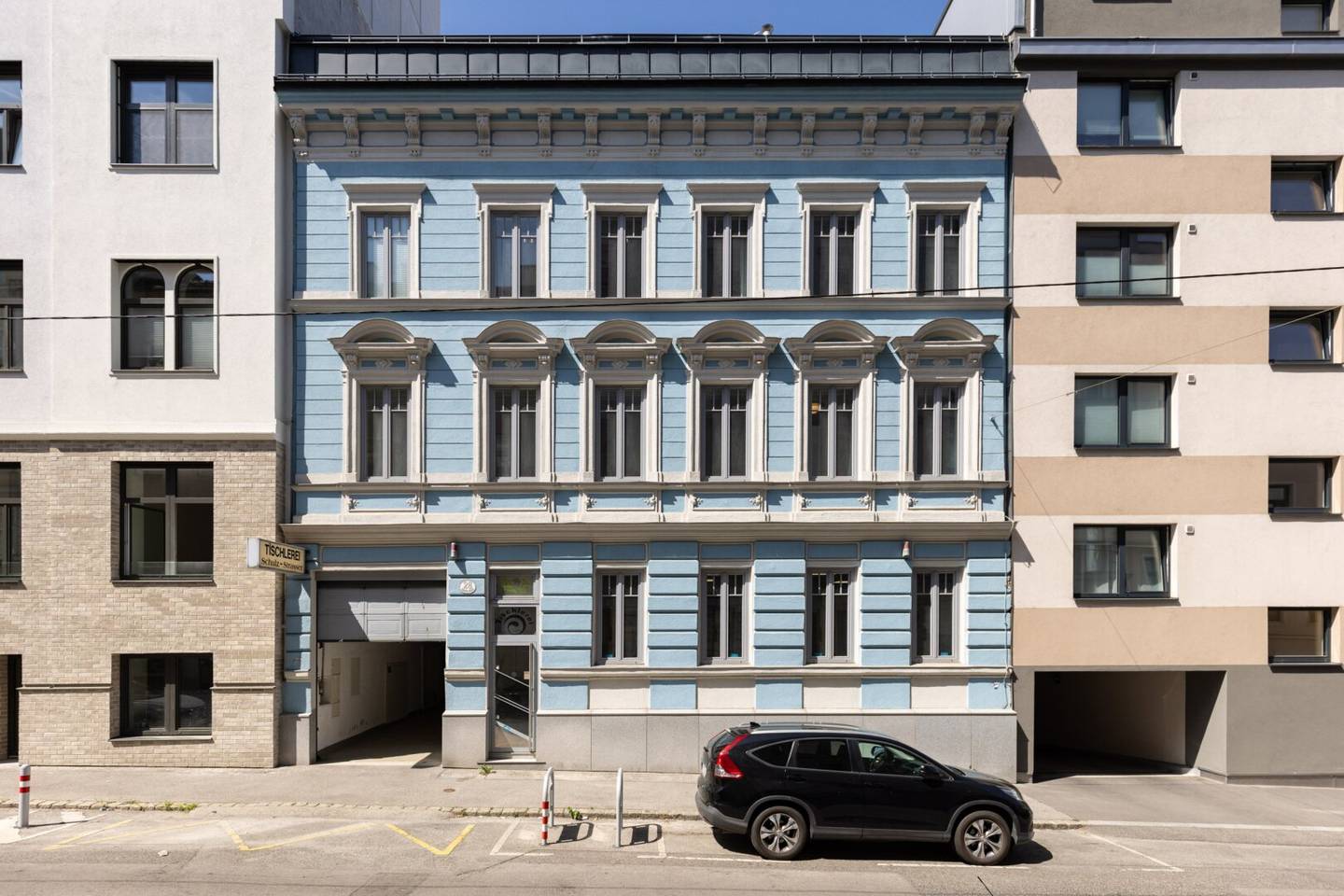 Historic town house with exclusive residential and commercial concept - VACANT