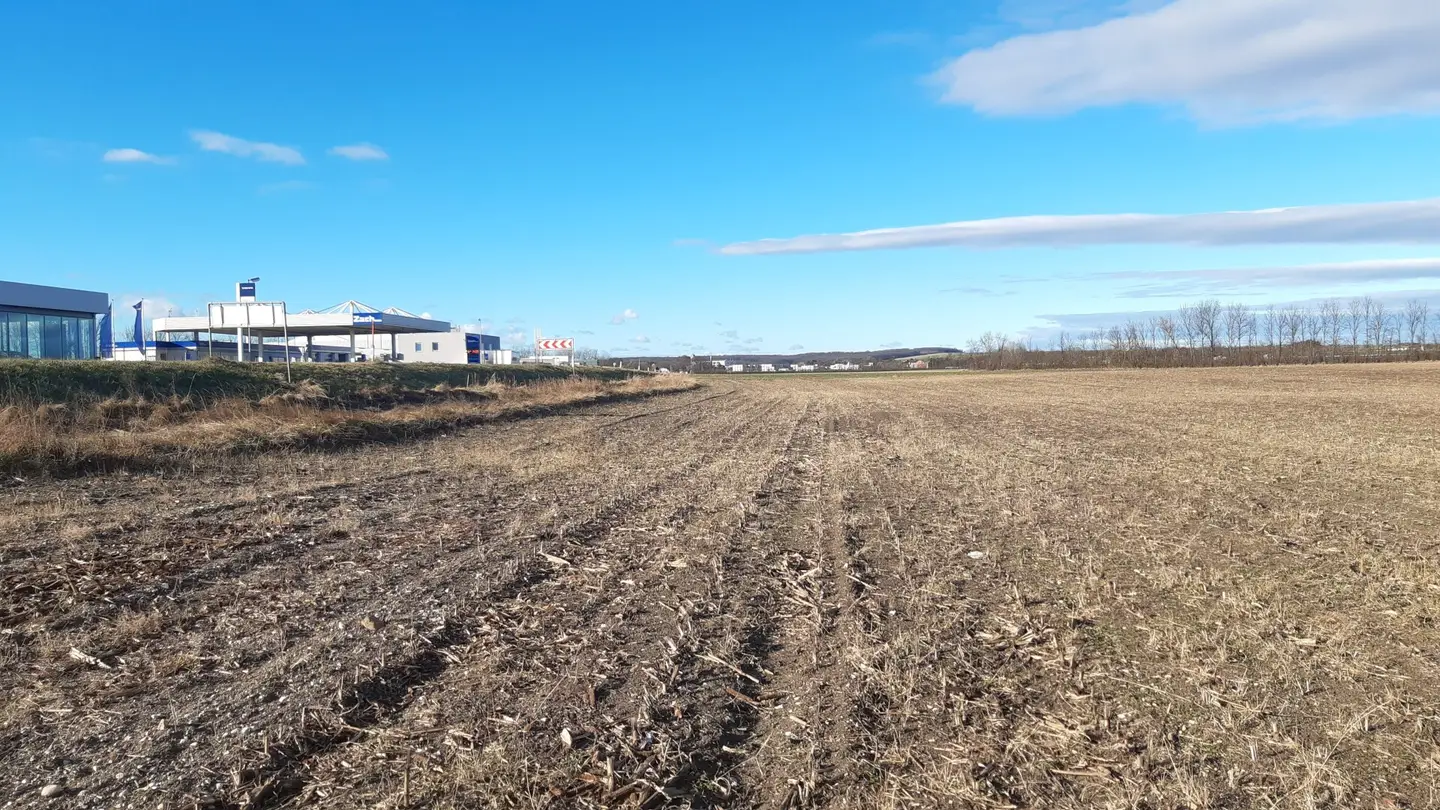 Industrial plot for a Data-Center - with power connection and Turknet backbone within walking distance