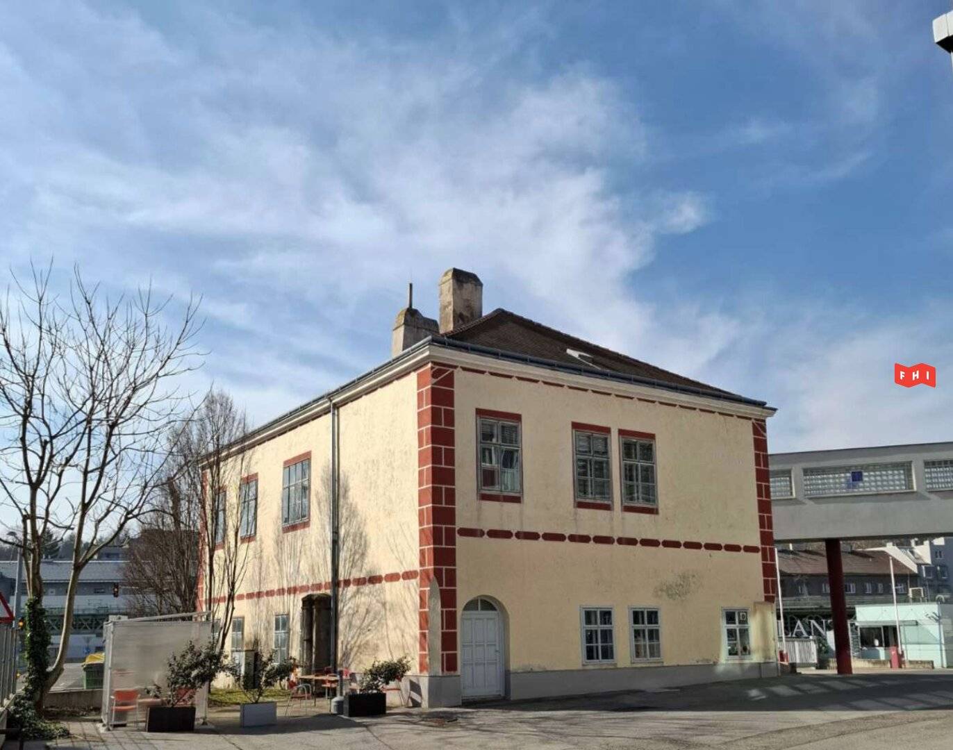 Spacious office approx. 300 m2 in a historic mill building near U4 Hütteldorf / West exit