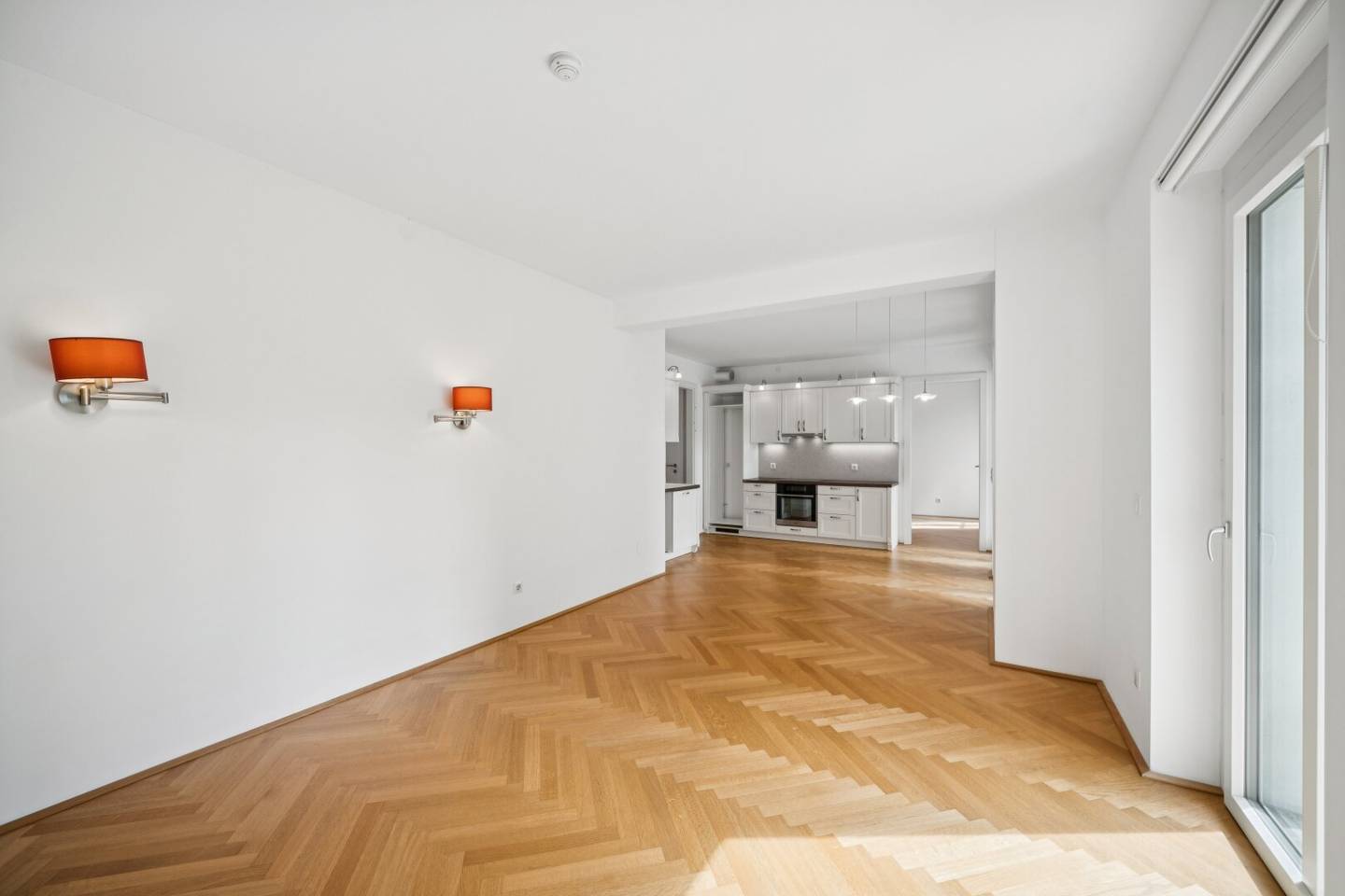Helle 2-Zimmer-Wohnung mit großzügigem Balkon in ruhiger Innenhoflage