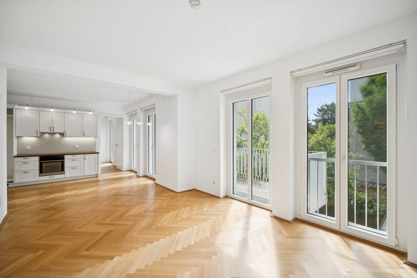 Helle 2-Zimmer-Wohnung mit großzügigem Balkon in ruhiger Innenhoflage