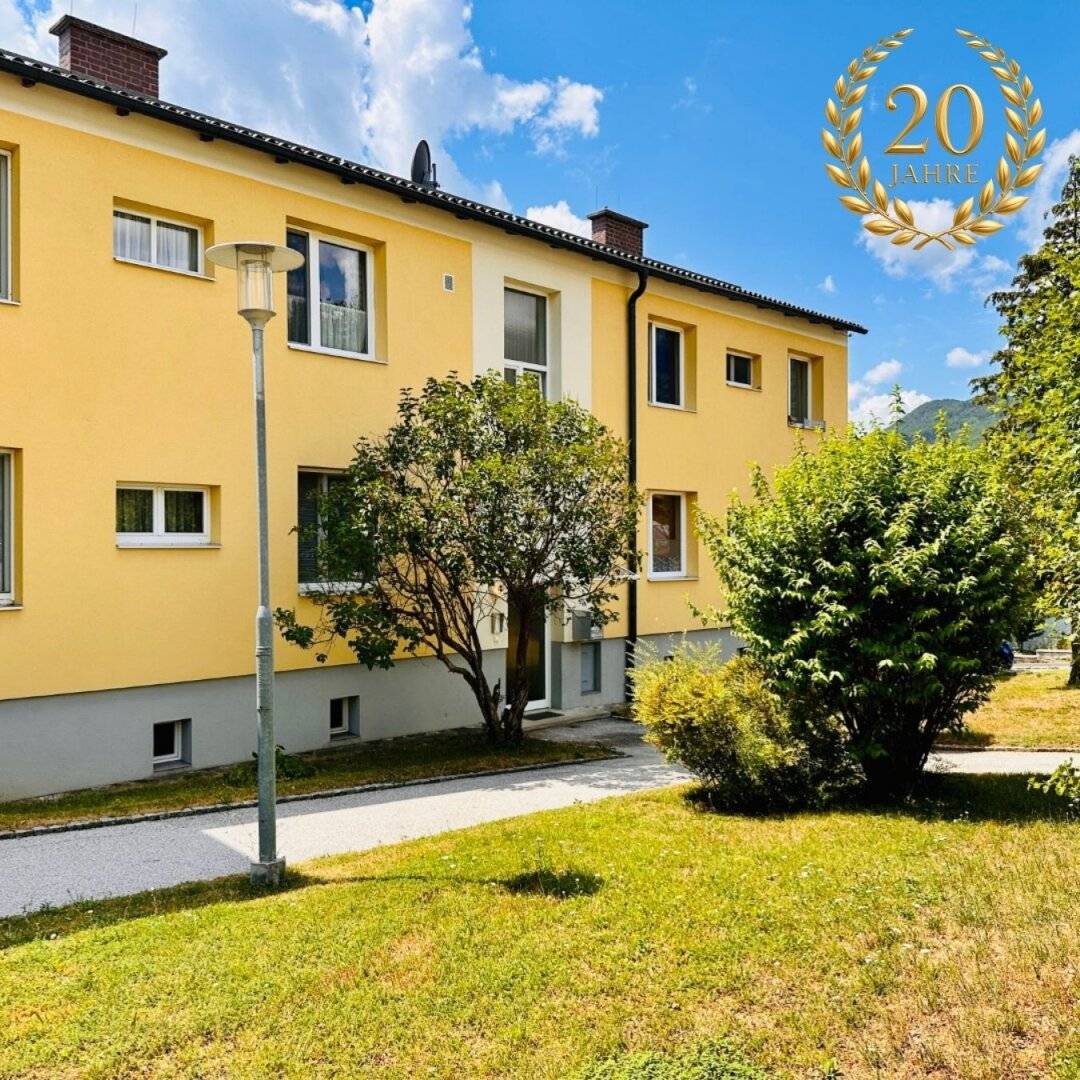 Helle Eigentumswohnung mit Balkon &amp; Schneebergblick | Garage für 2 Fahrzeuge