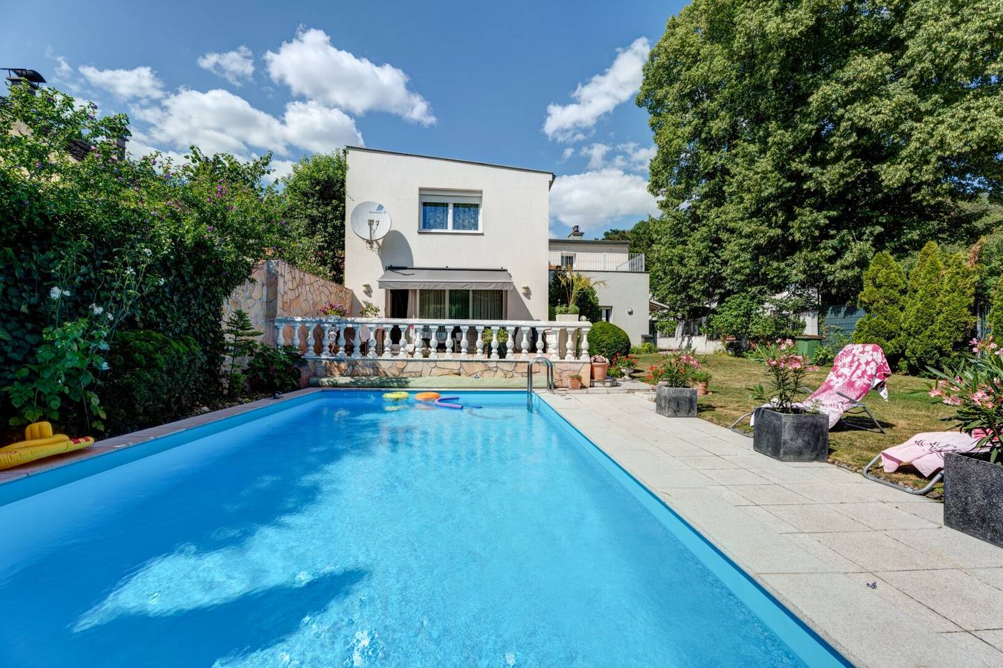 New price ! High-quality house in 1230 Vienna ! * 2 units * Pool *