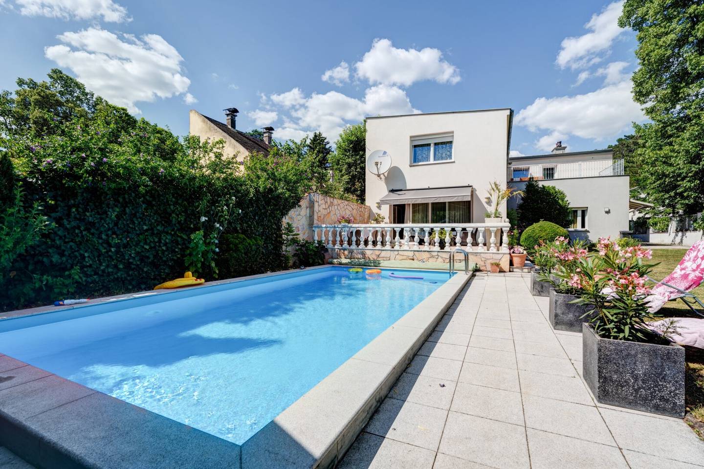 High-quality house in 1230 Vienna 2 units pool