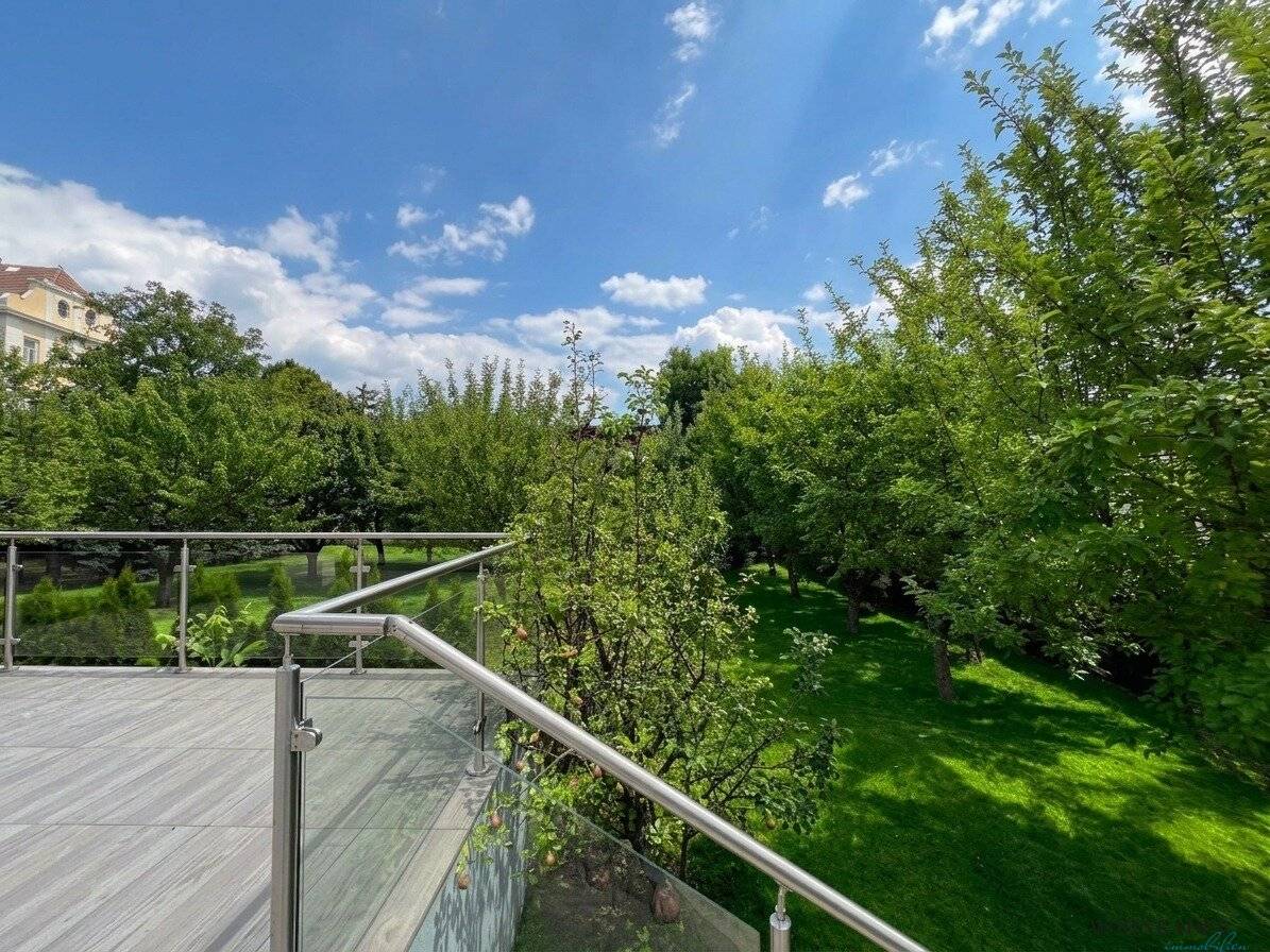Your new home for the whole family Modern single family house at Wilhelminenberg