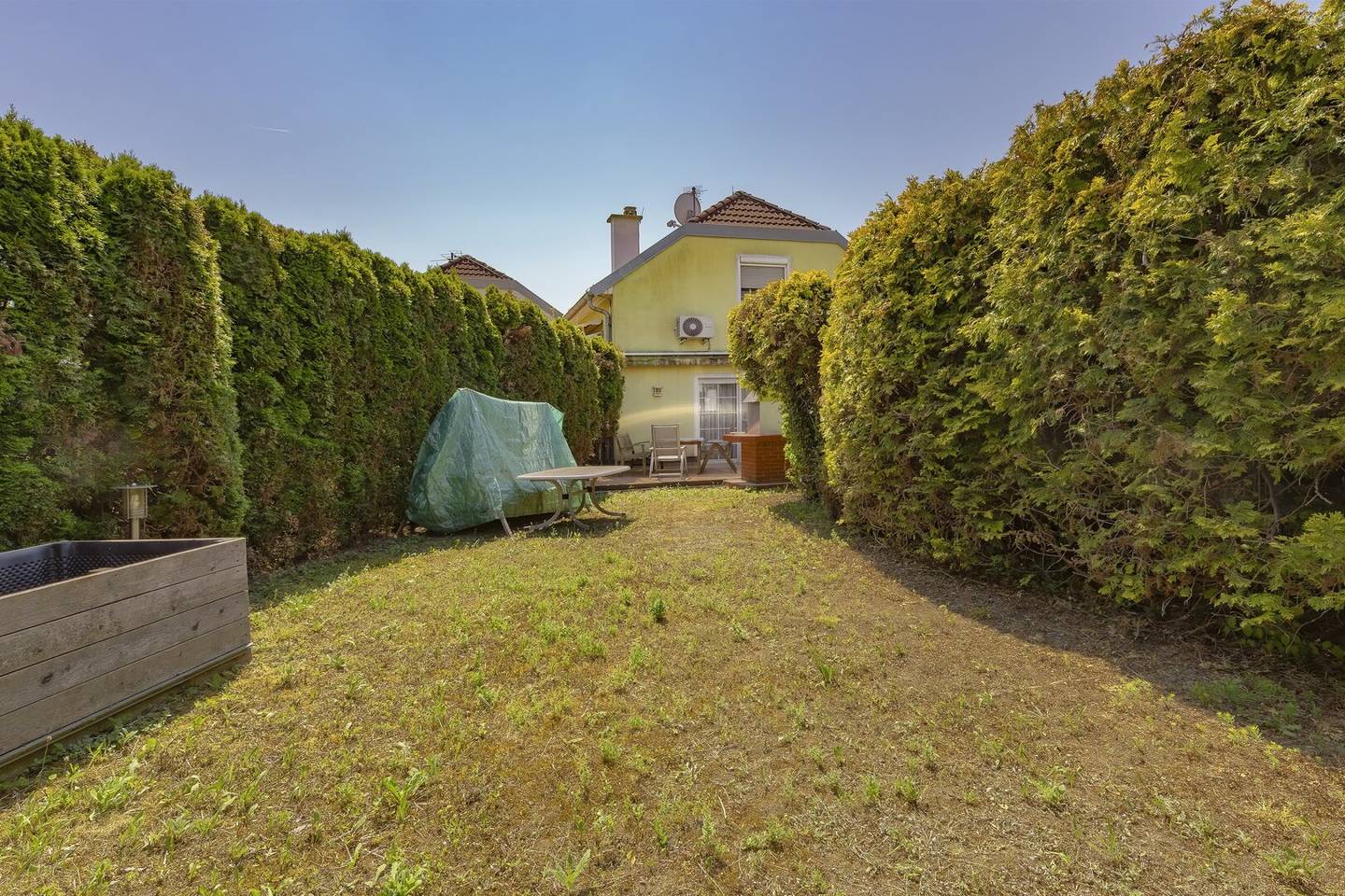 Wiener Straße - gepflegtes Reihenhaus mit Garten und Garagenbox