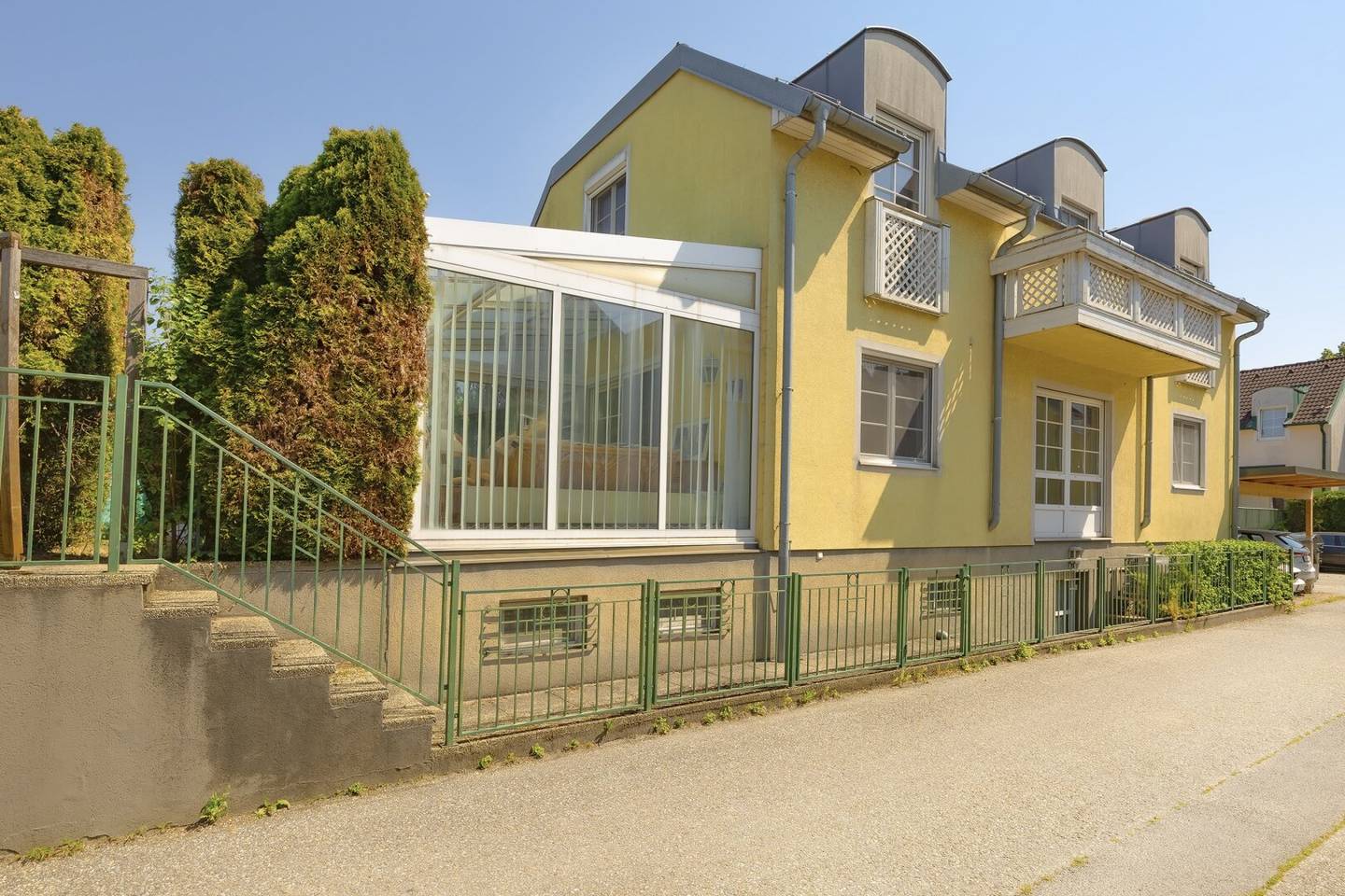 Wiener Straße - gepflegtes Reihenhaus mit Garten und Garagenbox