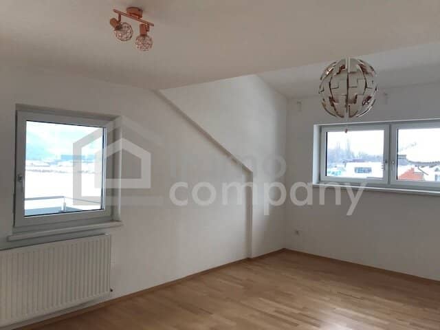 Thaur light flooded 3 room attic apartment with garage and covered parking space