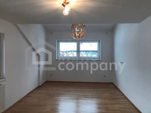 Thaur light flooded 3 room attic apartment with garage and covered parking space
