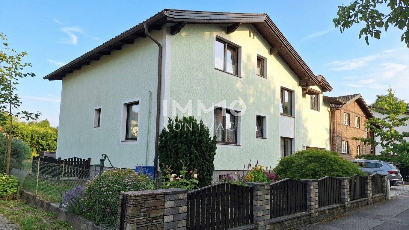 Zweifamilienhaus in ruhiger Siedlungslage von Wieselburg – Viel Platz für Familie, Generationen oder Wohnen &amp; Arbeiten
