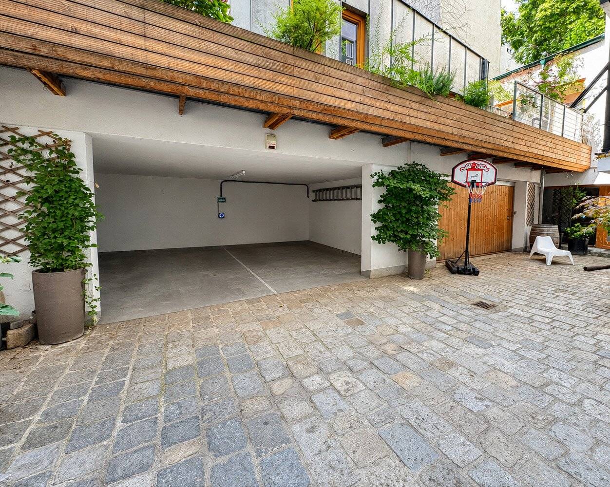 Desirable garage parking space in the 9th Viennese municipal district
