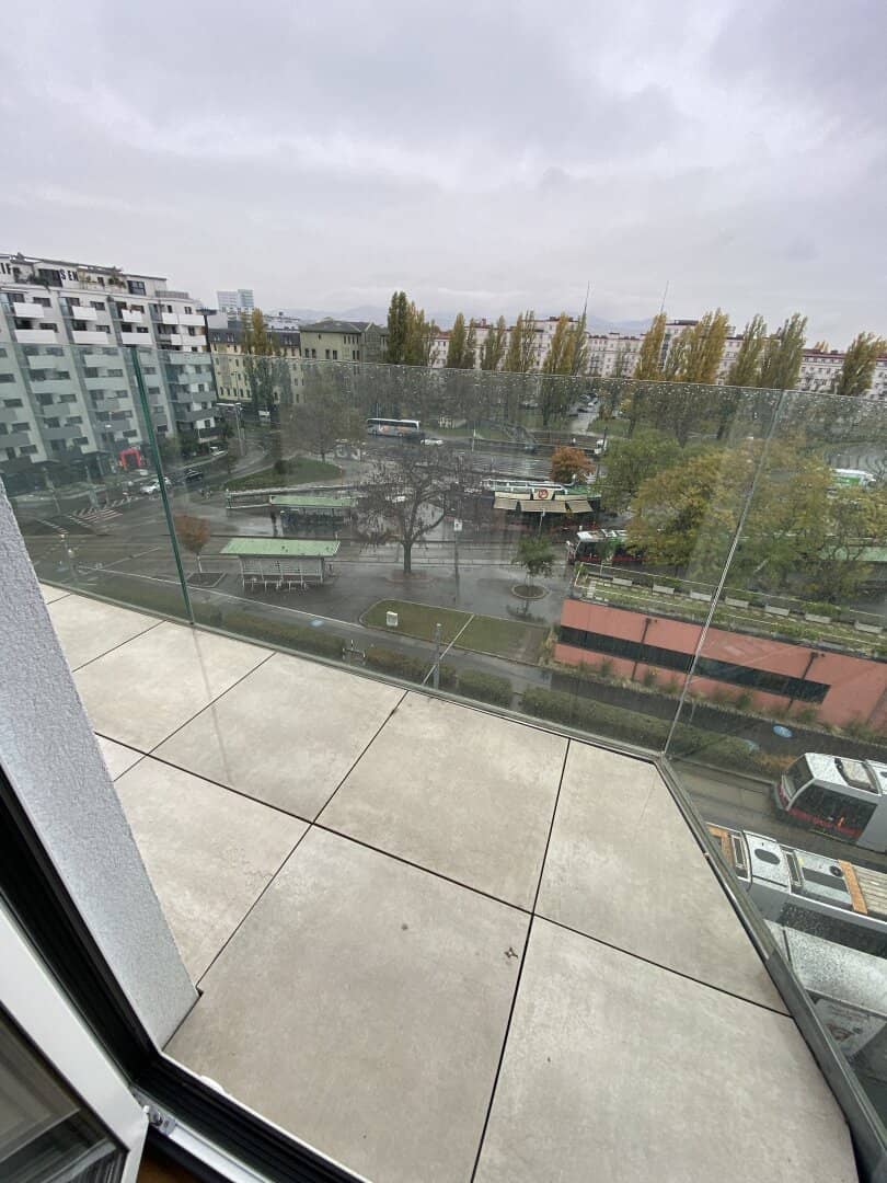 Helle, hochwertige  2 Zimmer Wohnung mit Balkon im 5. Liftstock