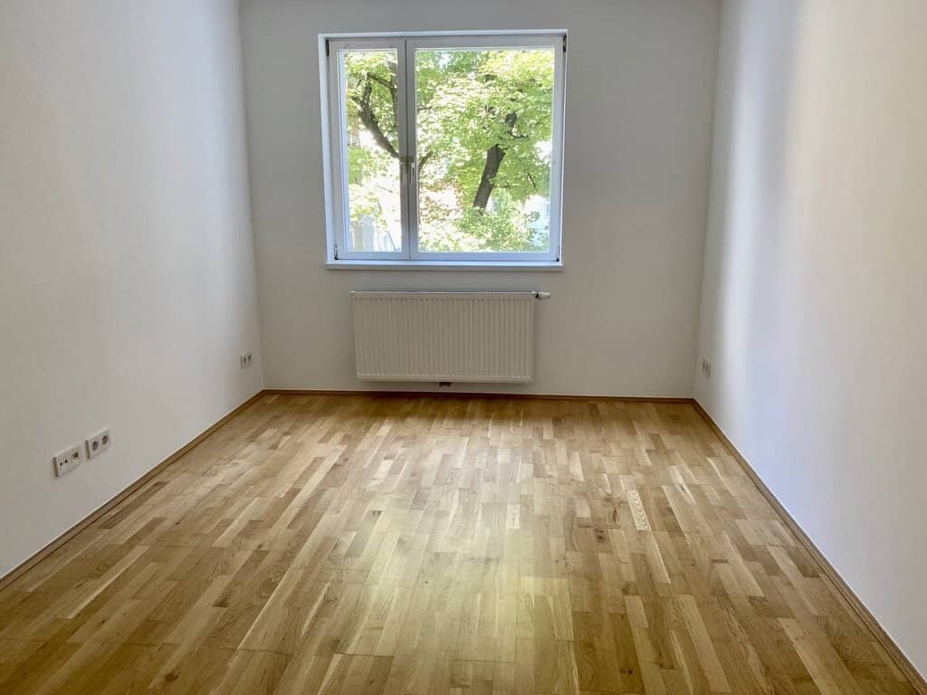 Grünblick: helle, sehr hübsche 3-Zimmerwohnung ganz nah zur U1-Reumannplatz: DAN-Küche, zentral begehbar, sofort beziehbar, Fußgängerzone Favoriten!