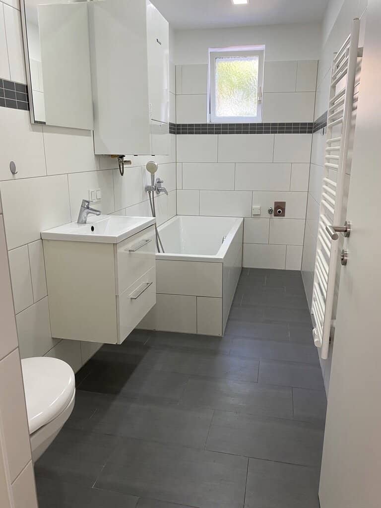 Grünblick: helle, sehr hübsche 3-Zimmerwohnung ganz nah zur U1-Reumannplatz: DAN-Küche, zentral begehbar, sofort beziehbar, Fußgängerzone Favoriten!