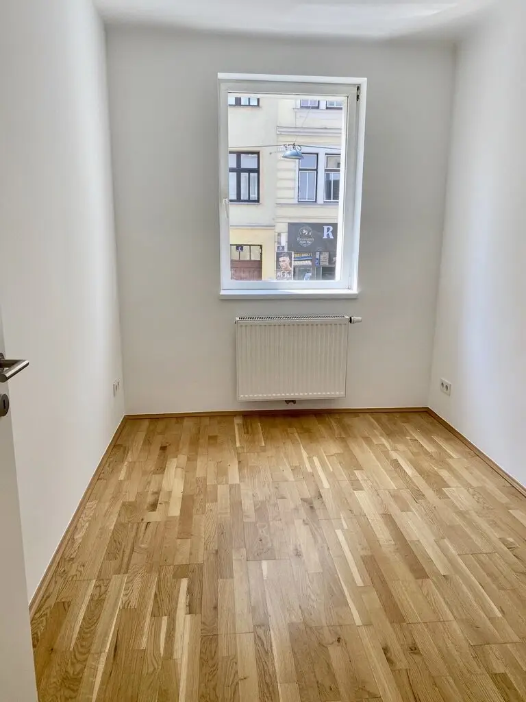 Green view: bright, very pretty 3-room apartment very close to U1-Reumannplatz: DAN kitchen, centrally accessible, immediately available, Favoriten pedestrian zone
