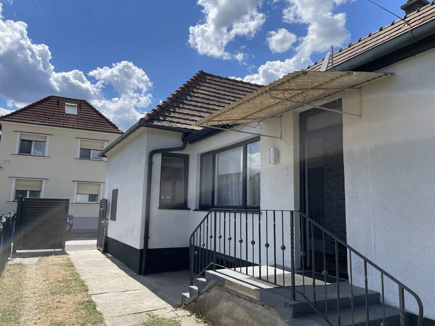 Charming single-family house with large garden quiet location