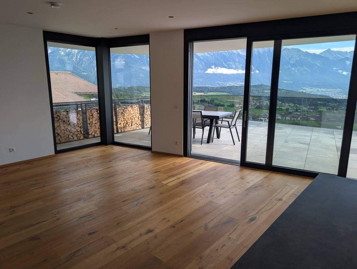 Living in an absolute dream location - Spacious terrace apartment with magnificent panoramic view